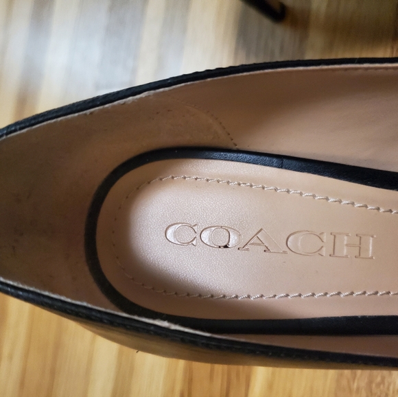 Coach pointed toe black heels with gold coach emblem - Picture 6 of 7